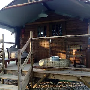 https://les-lodges-dadelaide.midi-pyreneeshotels.com